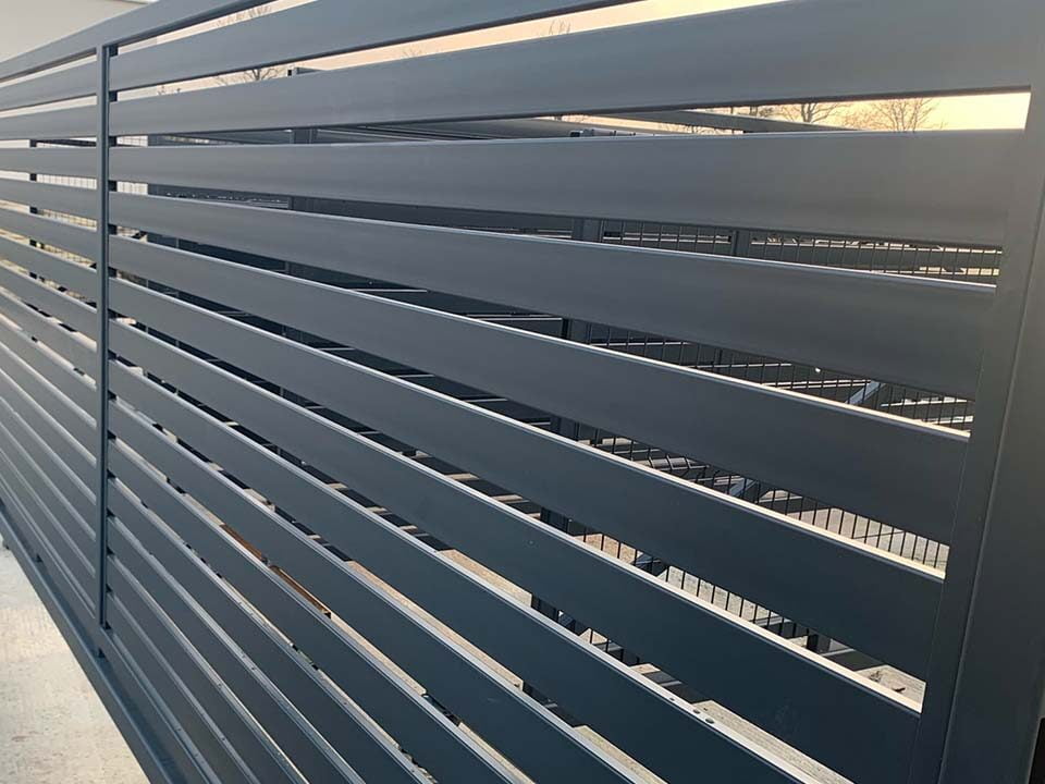 Ogrodzenia i bramy palisadowe