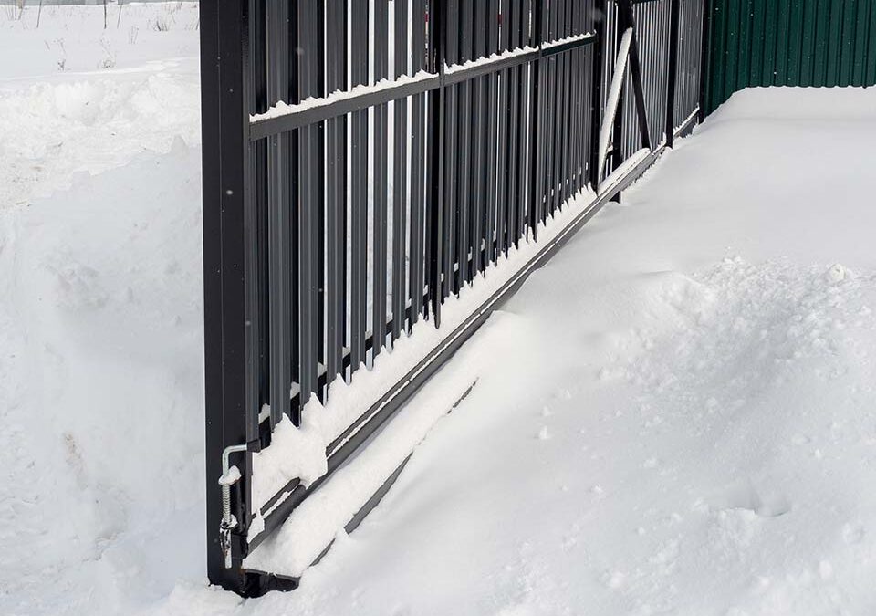 Brama z napędem – zimą, co warto wiedzieć?