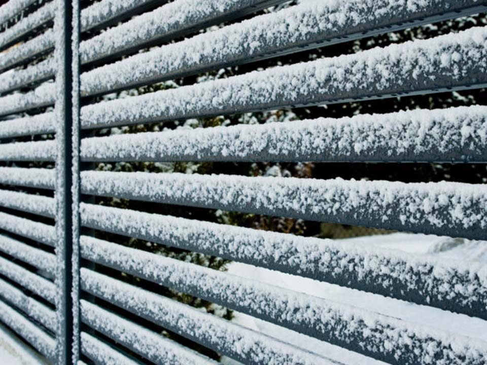 Jak zabezpieczyć ogrodzenie panelowe przed zimą